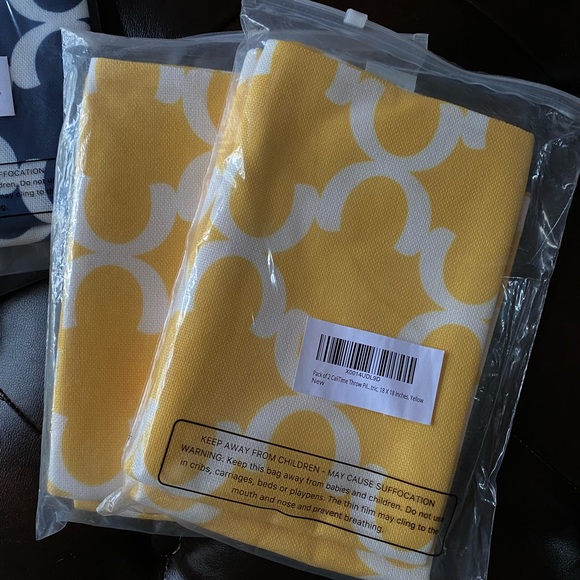 Pillow covers 18X18 - Picture 3 of 3